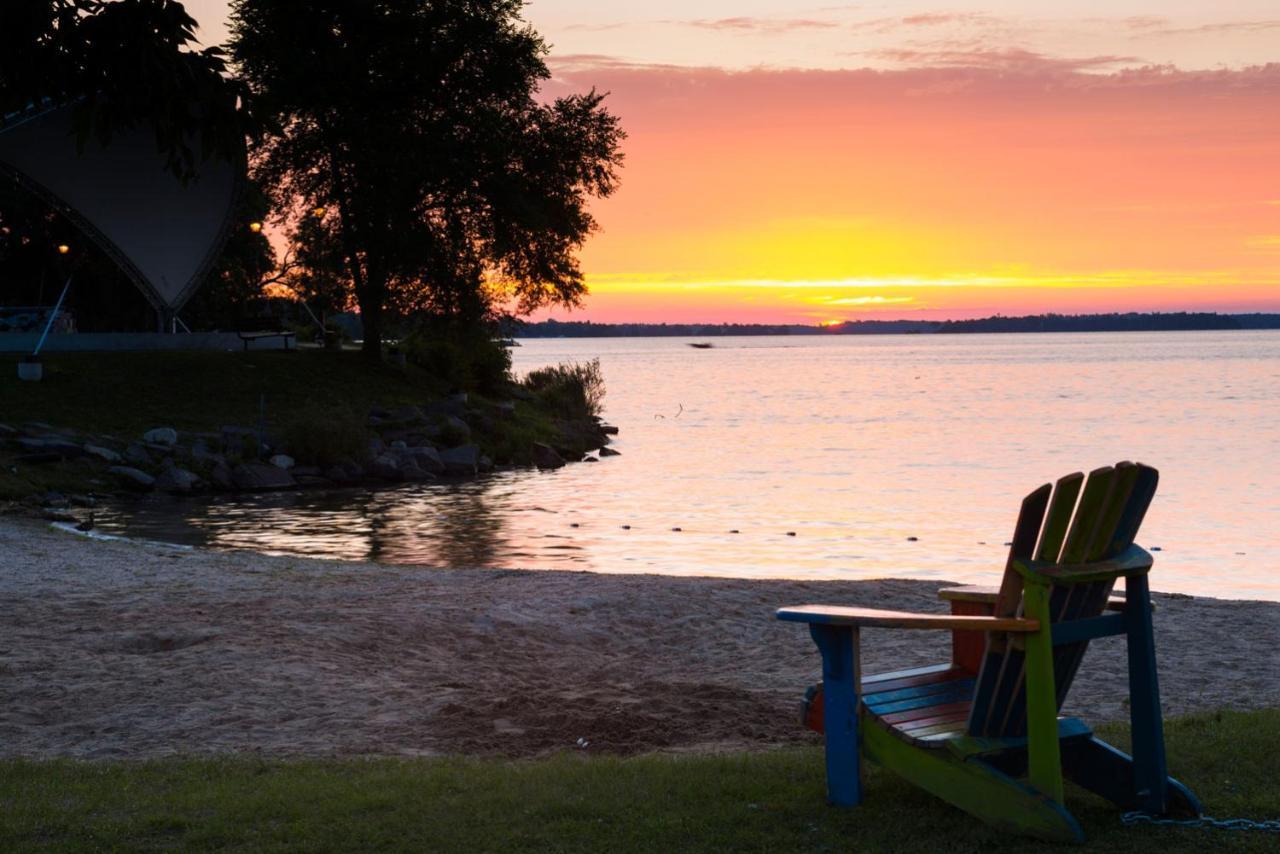 Ruby Manor Bed & Breakfast Gananoque Luaran gambar