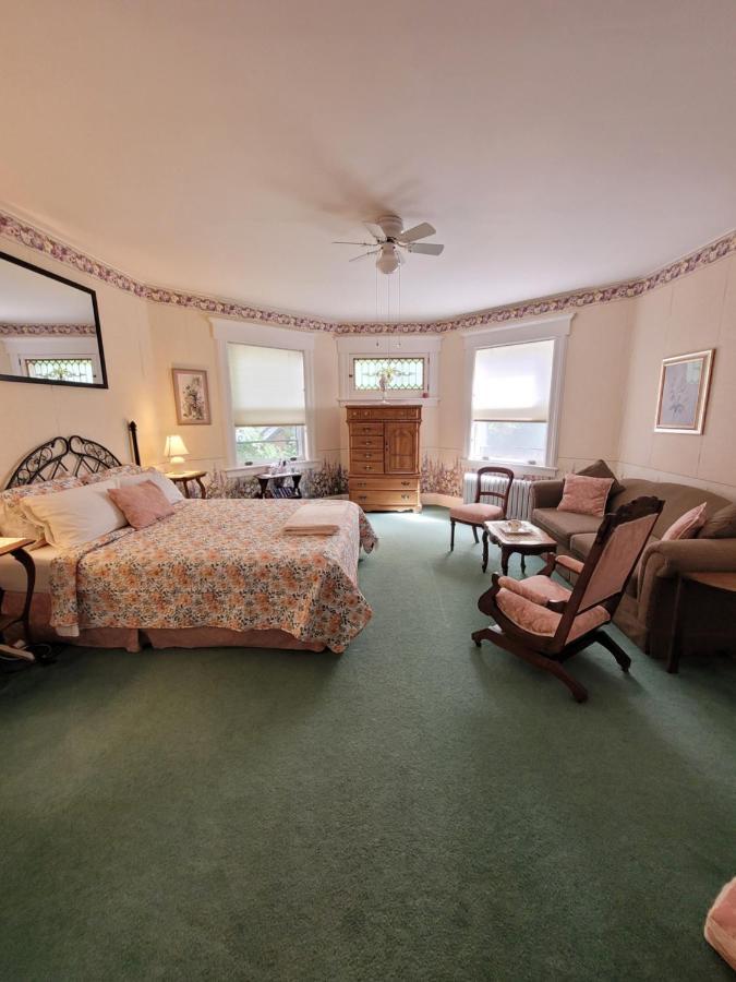 Ruby Manor Bed & Breakfast Gananoque Luaran gambar