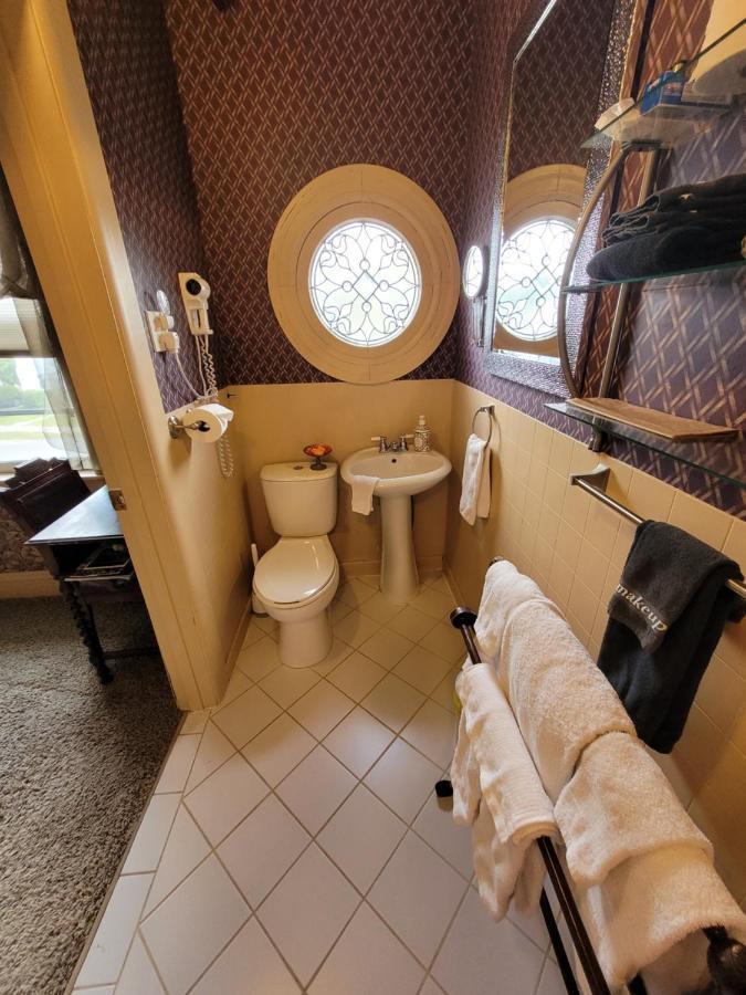 Ruby Manor Bed & Breakfast Gananoque Luaran gambar